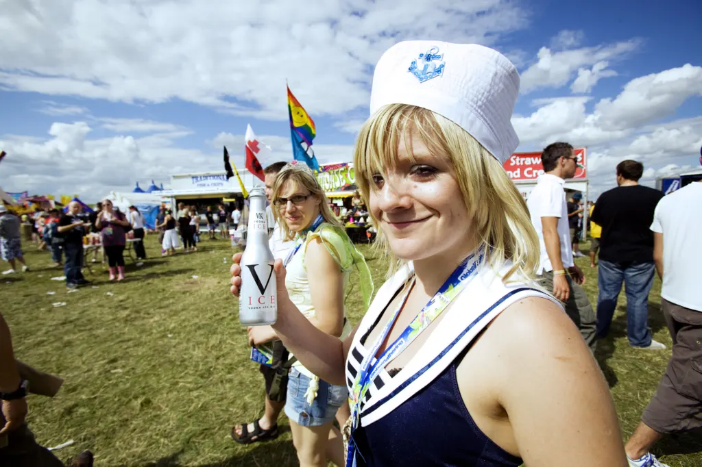 Festivalgoers and atmosphere at Global Gathering 2009
